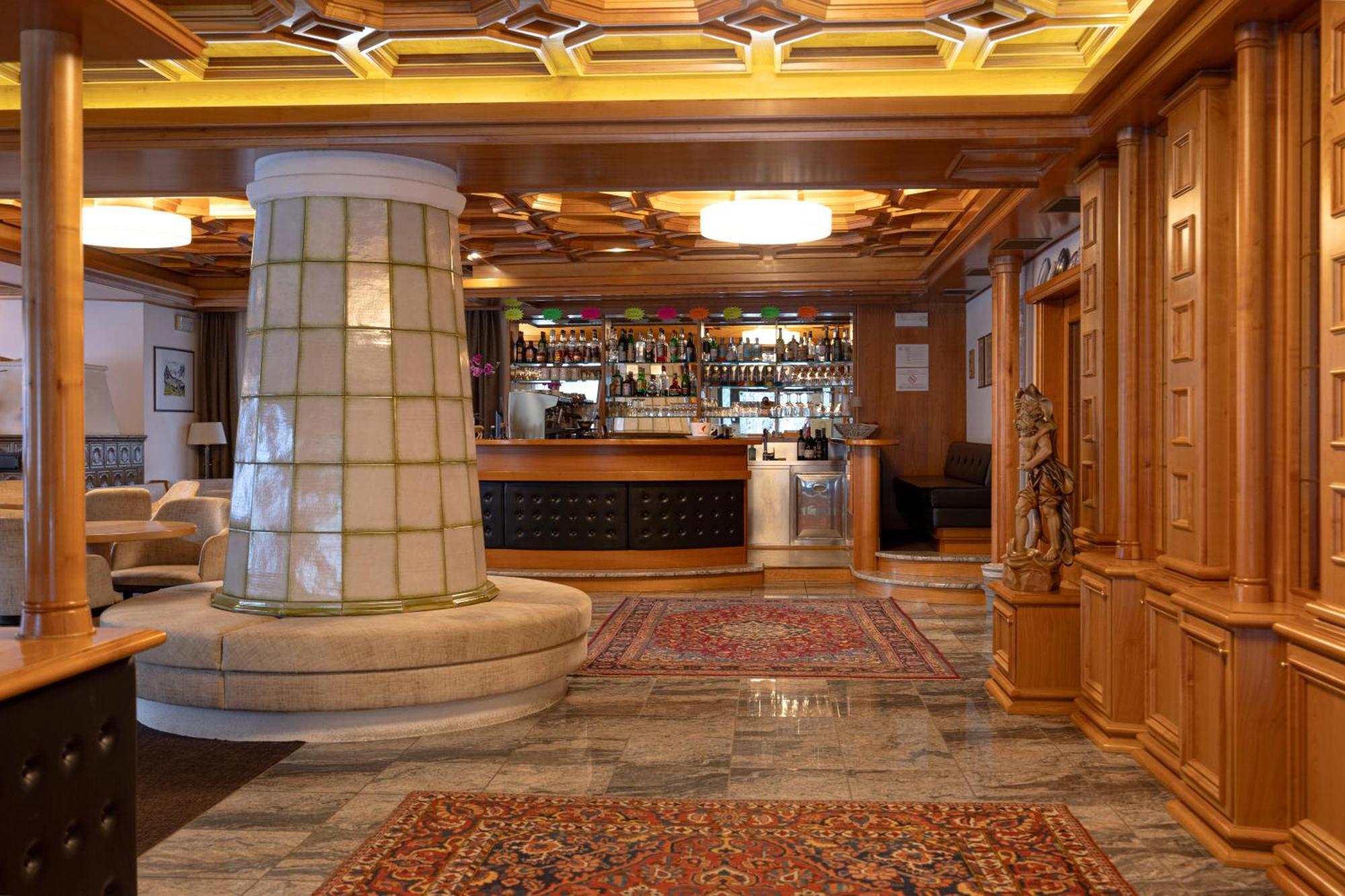 Hotel Engel Canazei Extérieur photo