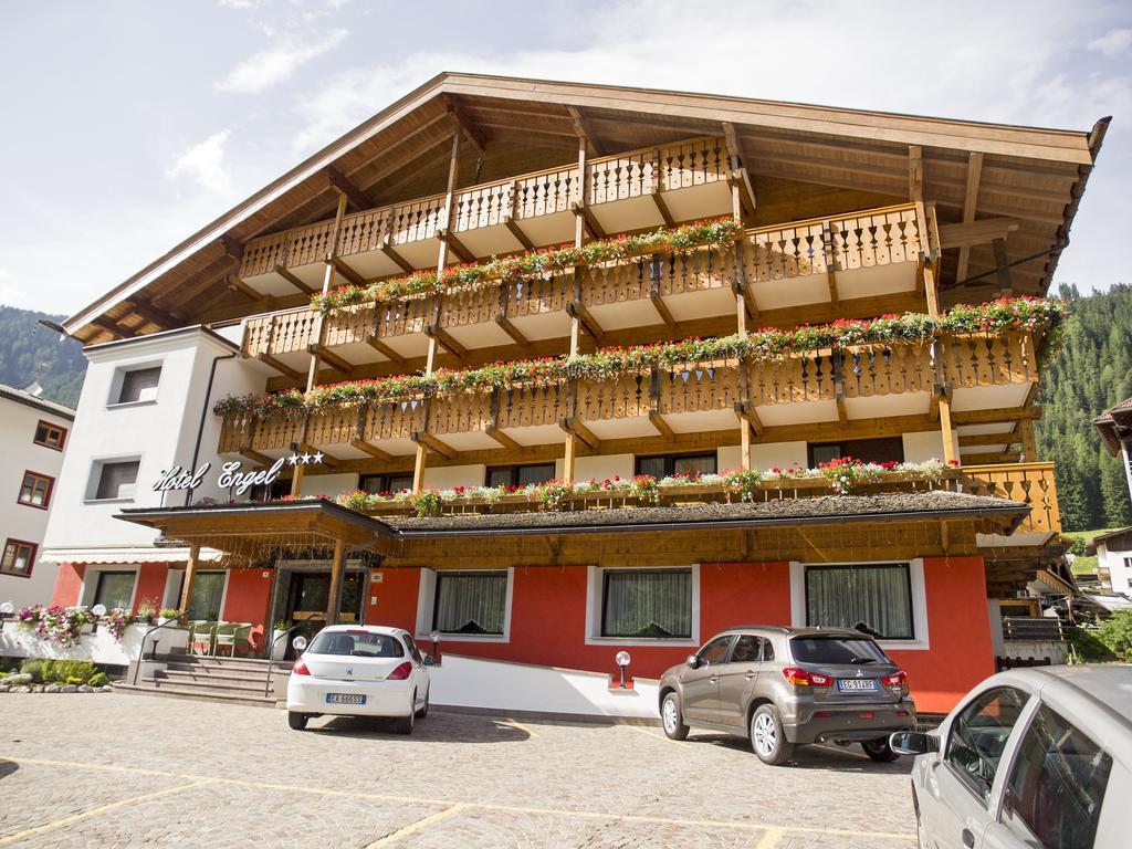 Hotel Engel Canazei Extérieur photo